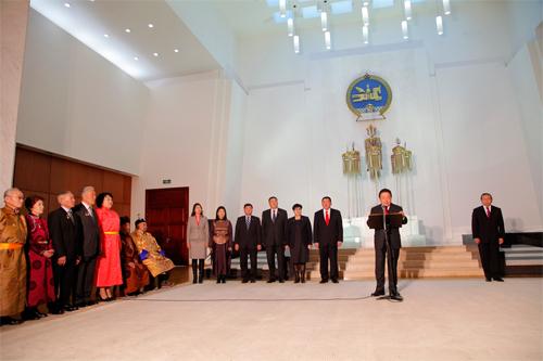 Алдар гавъяатнууд одон мядаалаа гарджээ